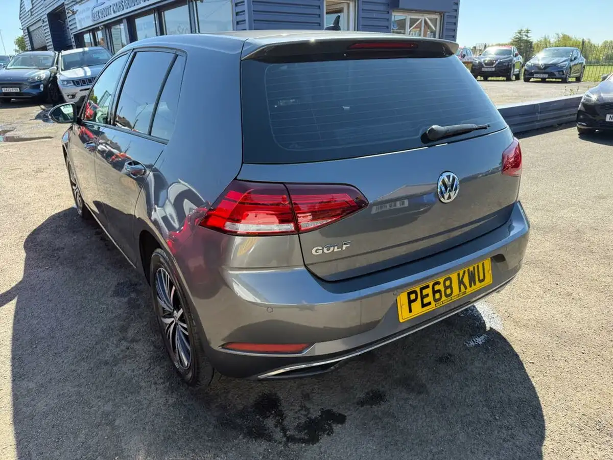 2018-volkswagen-golf-10-tsi-se-115ps-hatchback-5d-big-6