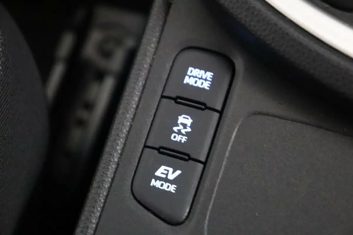 2022-toyota-yaris-cross-15-vvt-i-icon-big-24