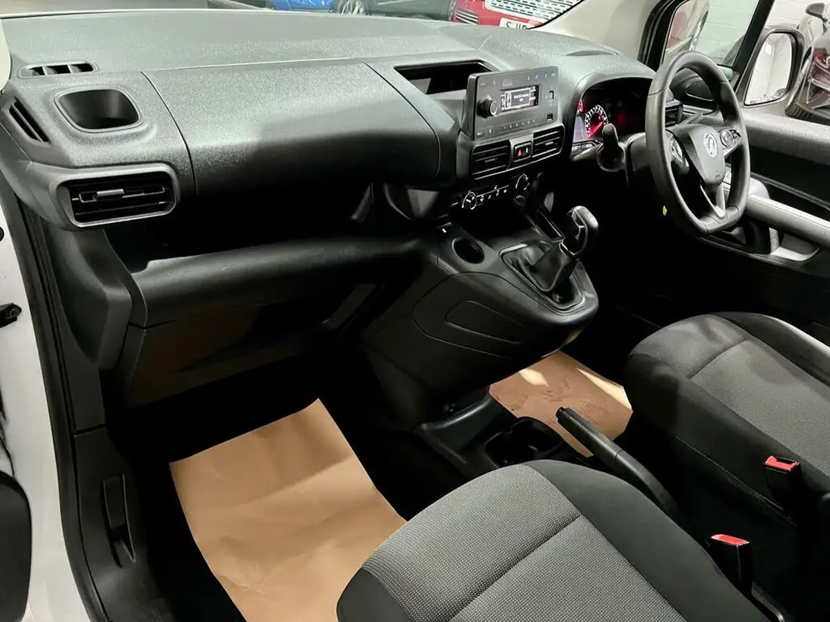 2020-vauxhall-combo-15cdti-sportive-2300-100pseu6d-t-l2h1-panel-big-41