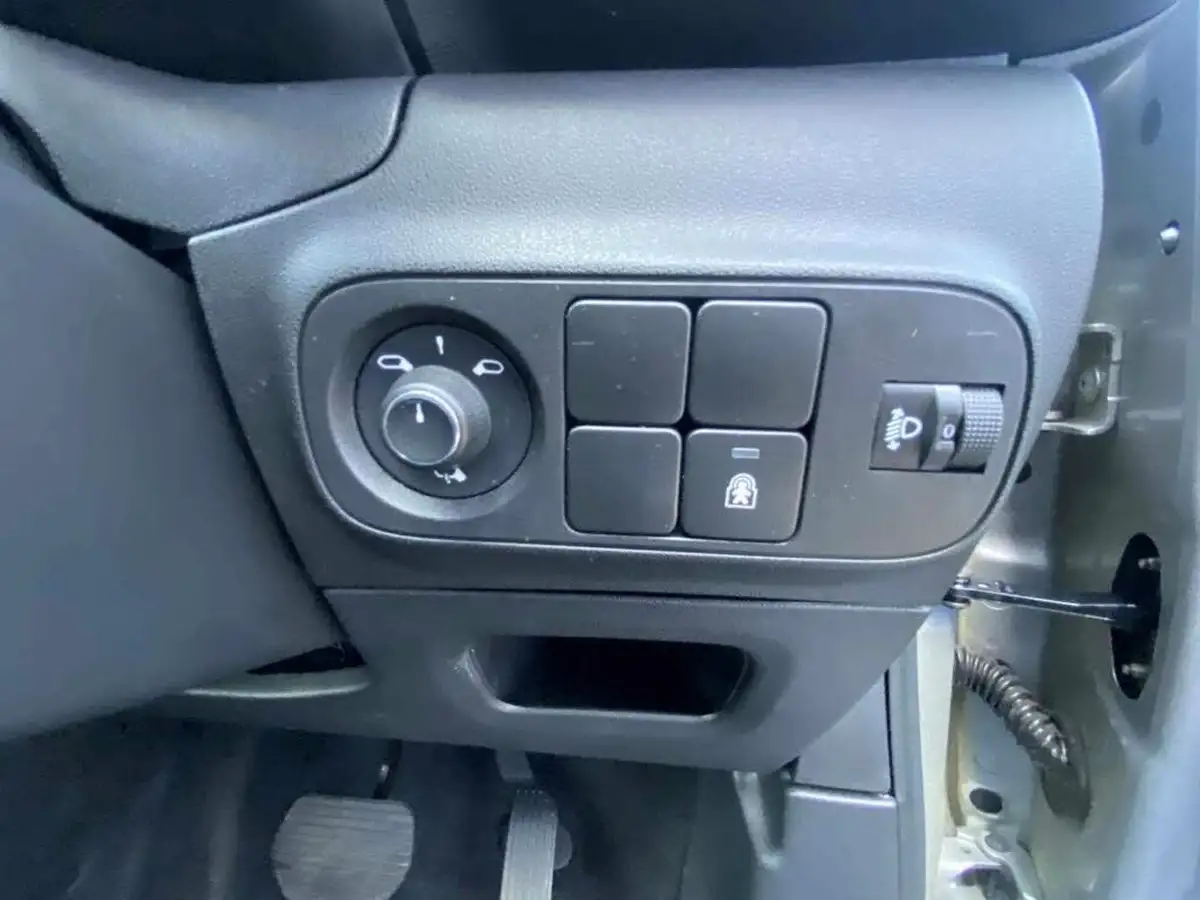 2023-citroen-c3-12-puretech-plus-110ps-eat6-big-11