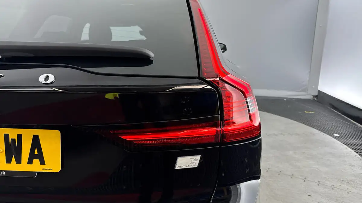 2022-volvo-v90-20-t6-r-design-350bhp-big-22