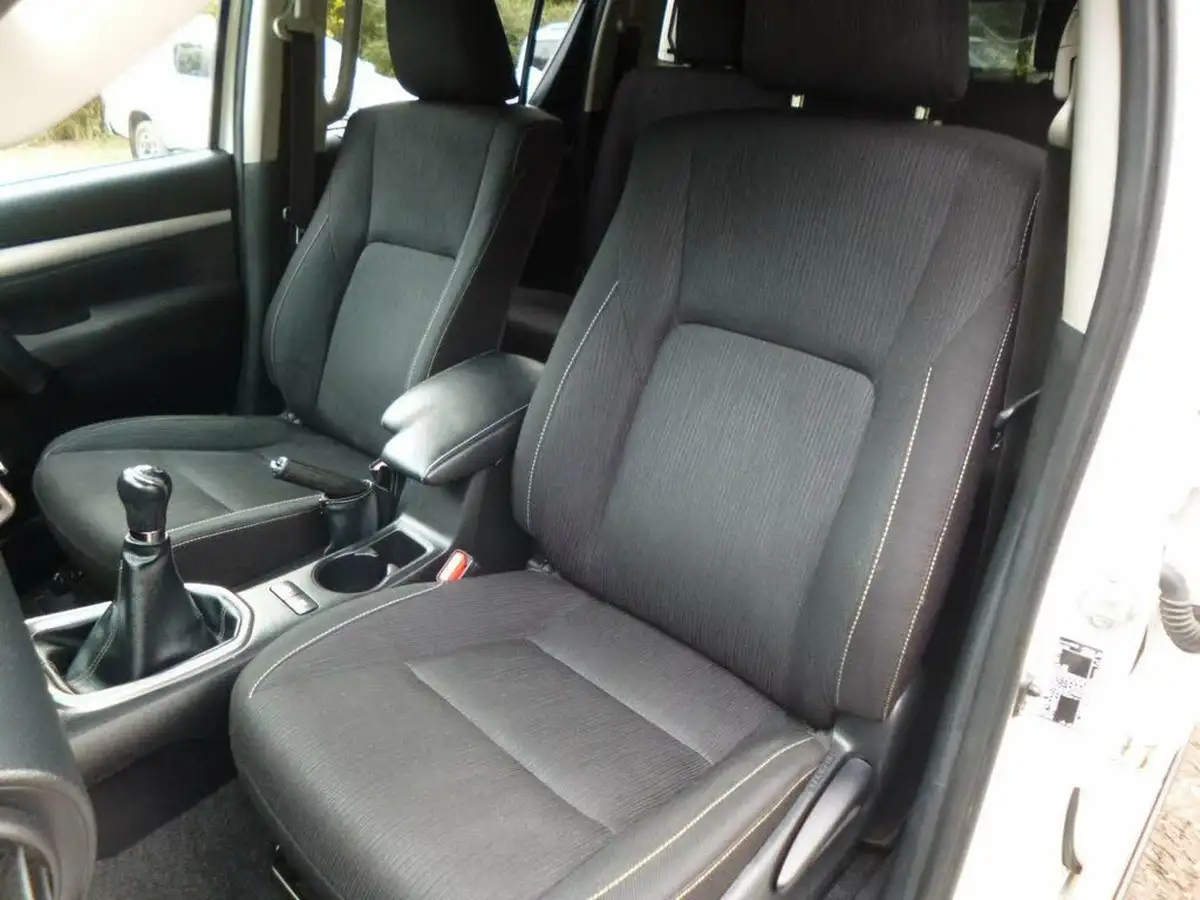 2021-toyota-hi-lux-24d-4d-invincible-150hpeu6d-big-16