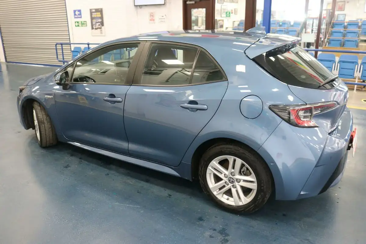 2021-toyota-corolla-18-vvt-i-icon-tech-trk-hatchback-5d-big-3