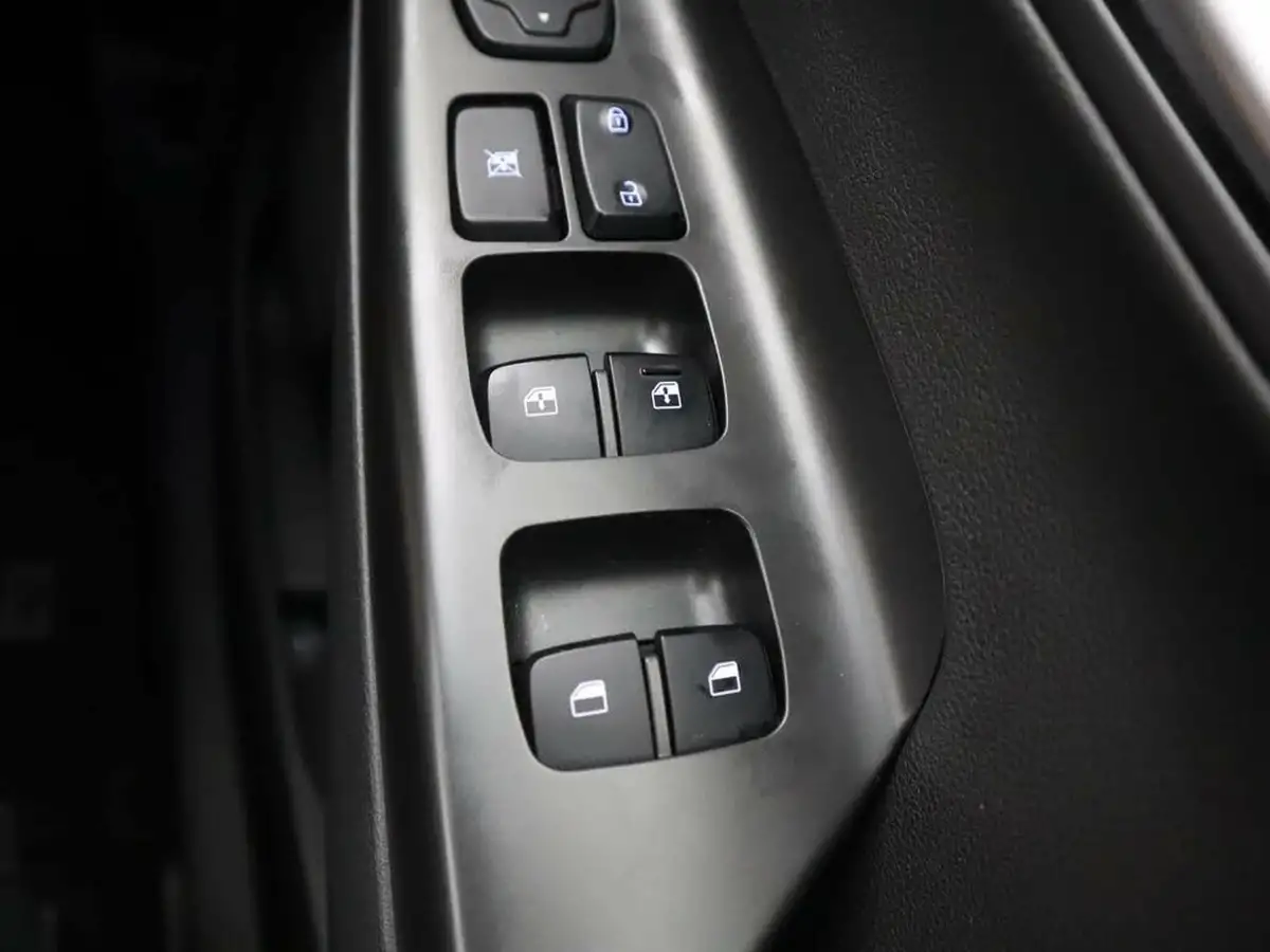 2022-hyundai-kona-e-premium-204ps-64kwh-7kw-obc-big-46