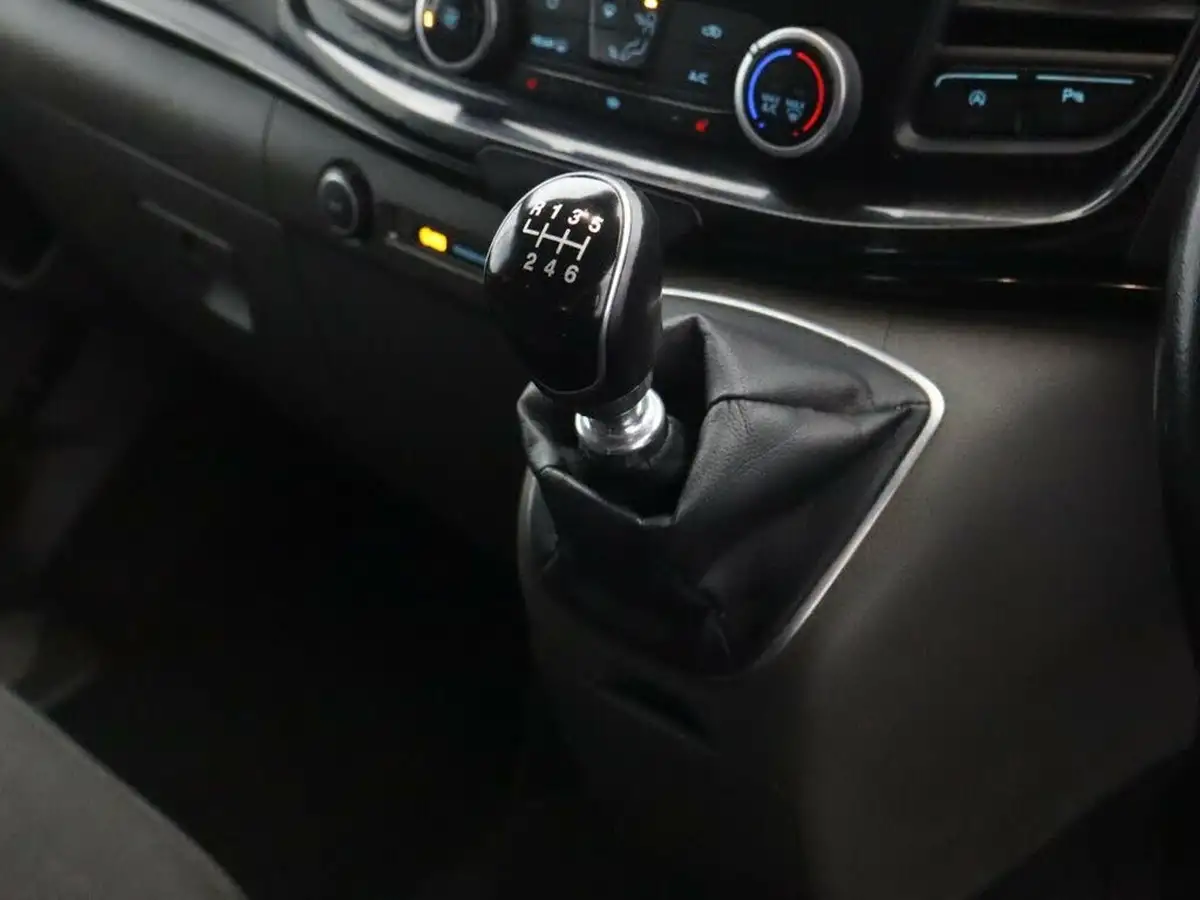 2019-ford-tourneo-custom-20tdci-320-l1-zetec-105ps-big-17