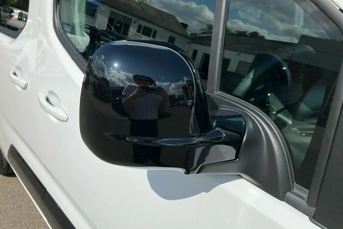 2024-vauxhall-combo-life-e-ultimate-xl-7st-big-35