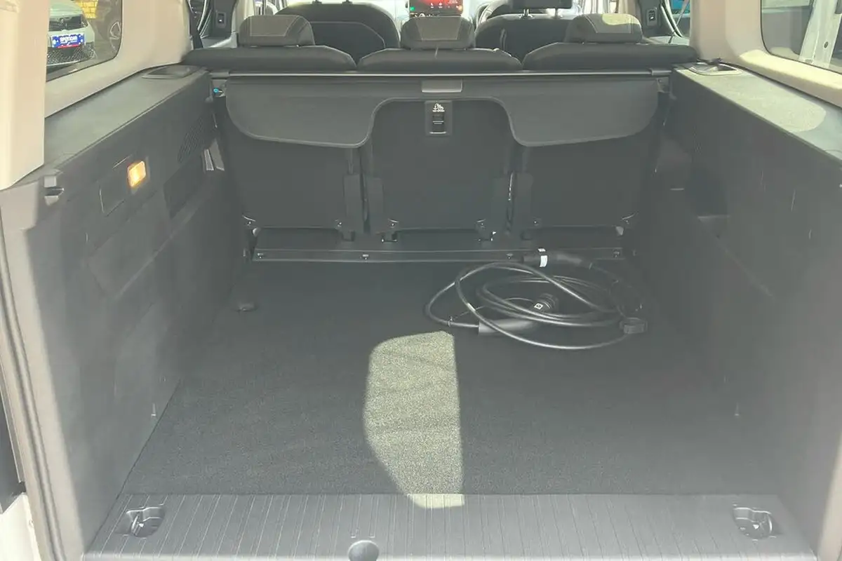 2024-vauxhall-combo-life-e-ultimate-xl-7st-big-11