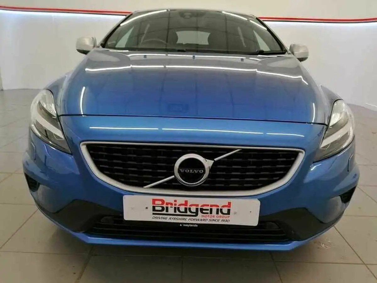 2019-volvo-v40-15-t3-r-design-edition-big-1