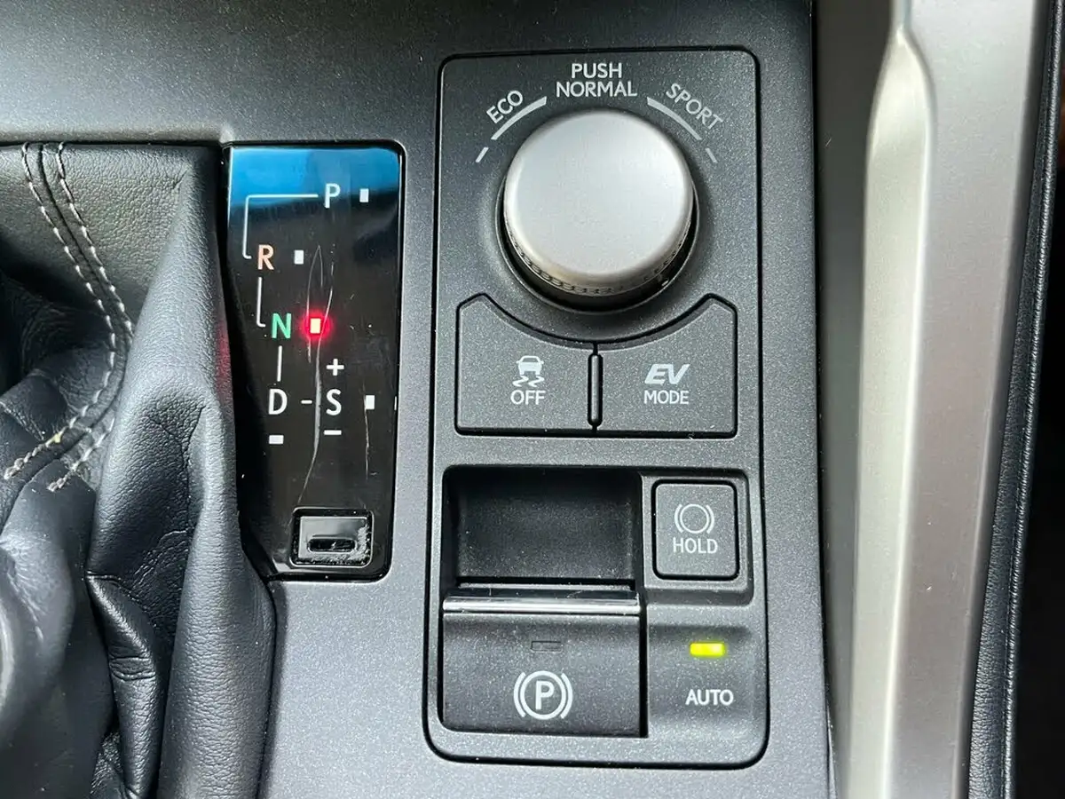 2015-lexus-nx-300h-25-luxury-197bhp-big-38