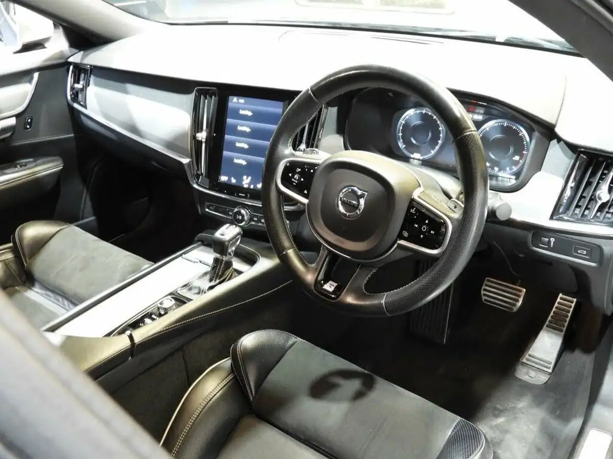 2018-volvo-s90-20td-d5-r-design-awd-big-3