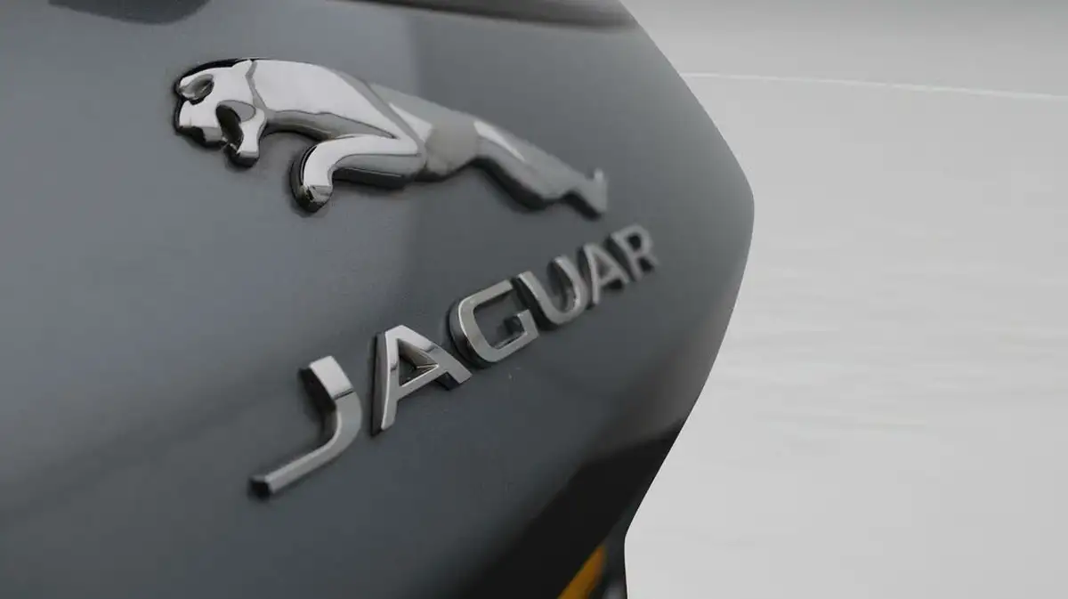 2021-jaguar-f-pace-20-i4d-chequered-flag-180ps-big-22