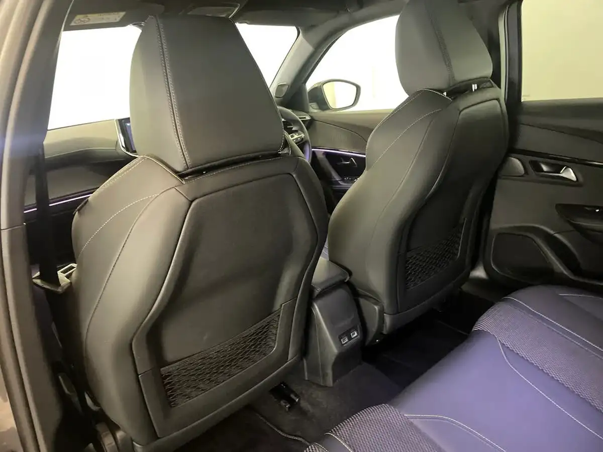 2023-peugeot-2008-suv-big-29