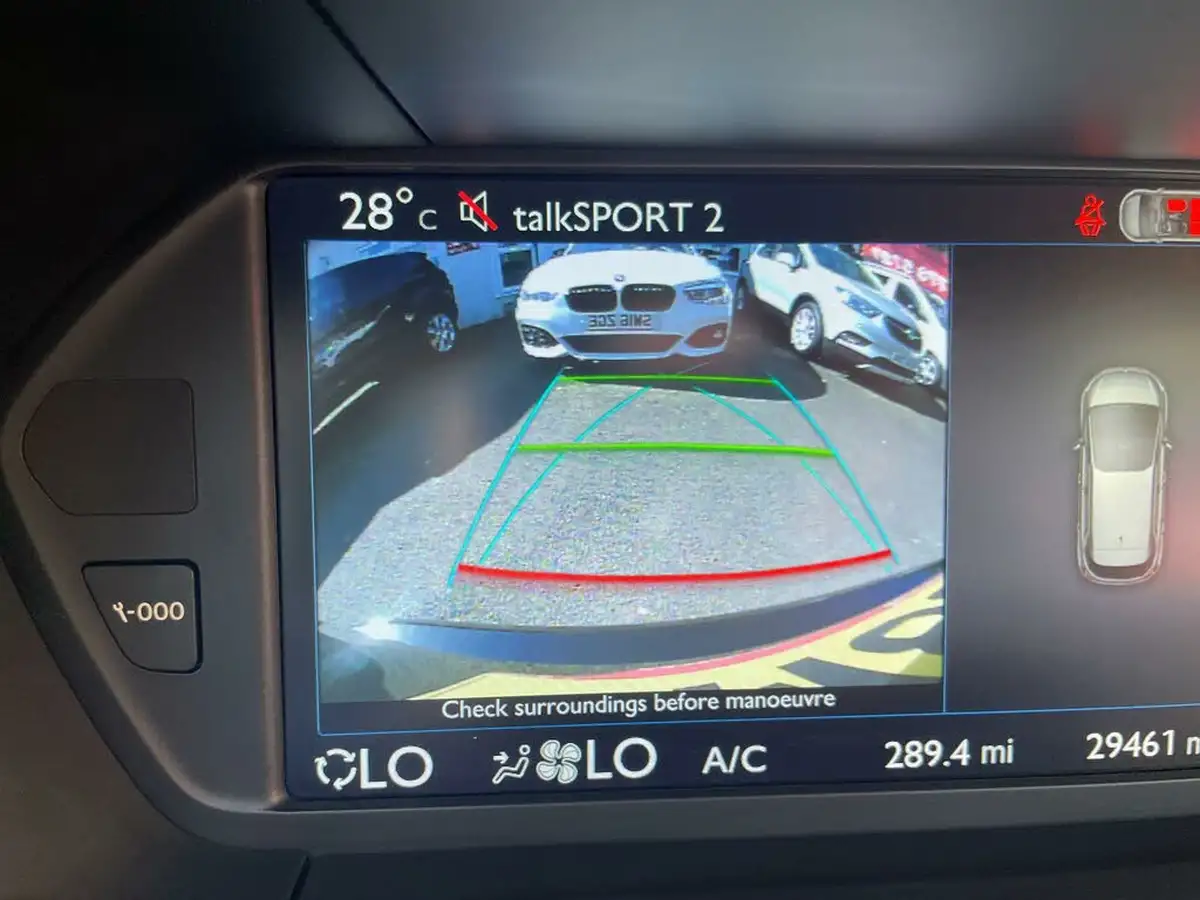 2015-citroen-c4-picasso-16e-hdi-exclusive-big-23