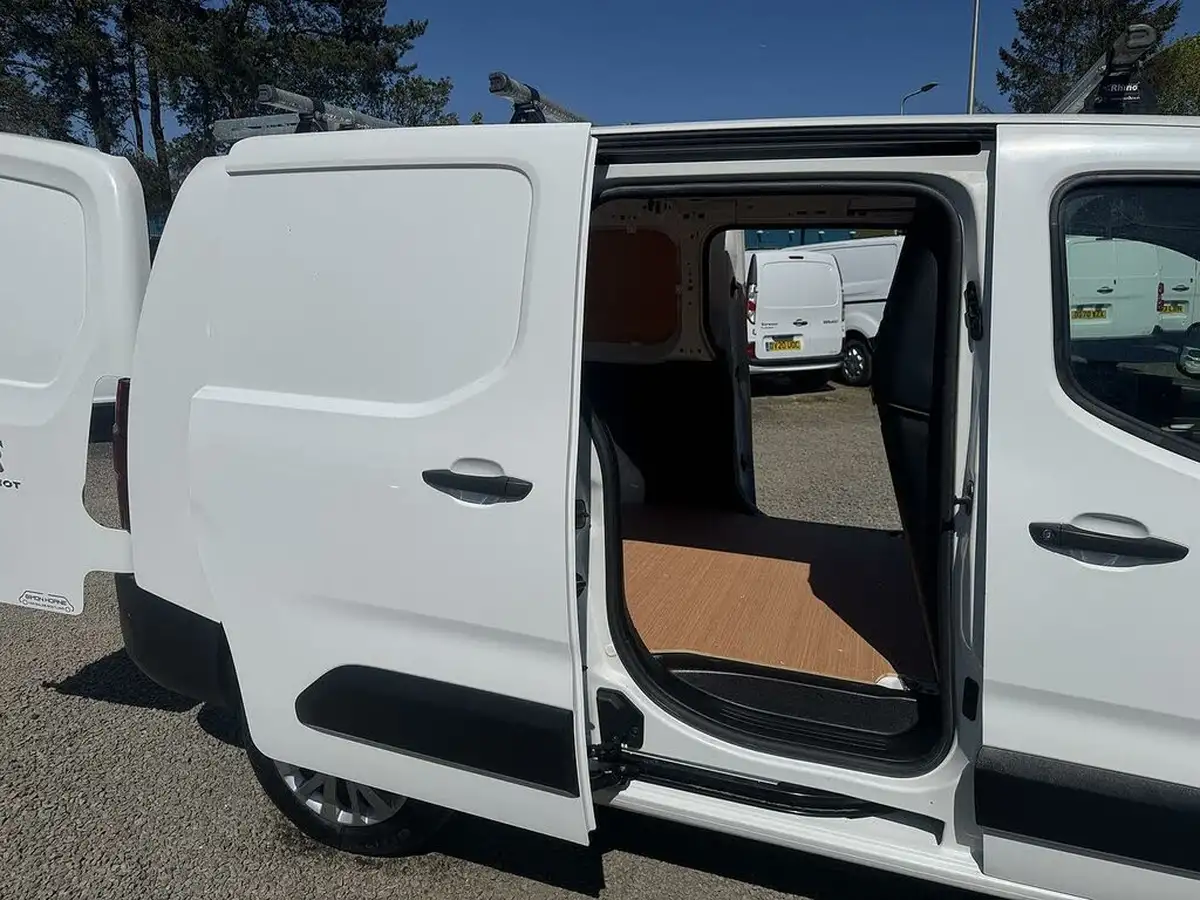 2020-peugeot-partner-15-bluehdi-950-professional-100ps-eu6dt-long-panel-big-13