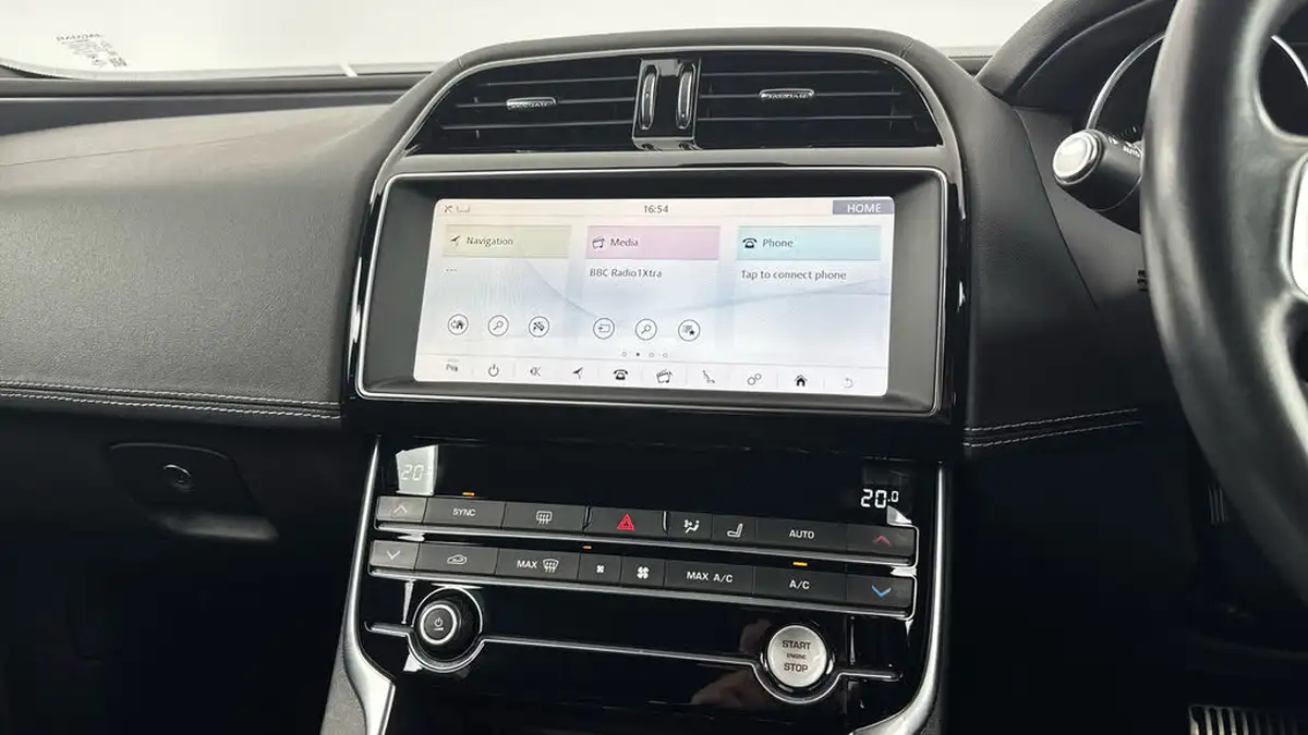 2019-jaguar-xe-20d-r-sport-180ps-auto-big-11