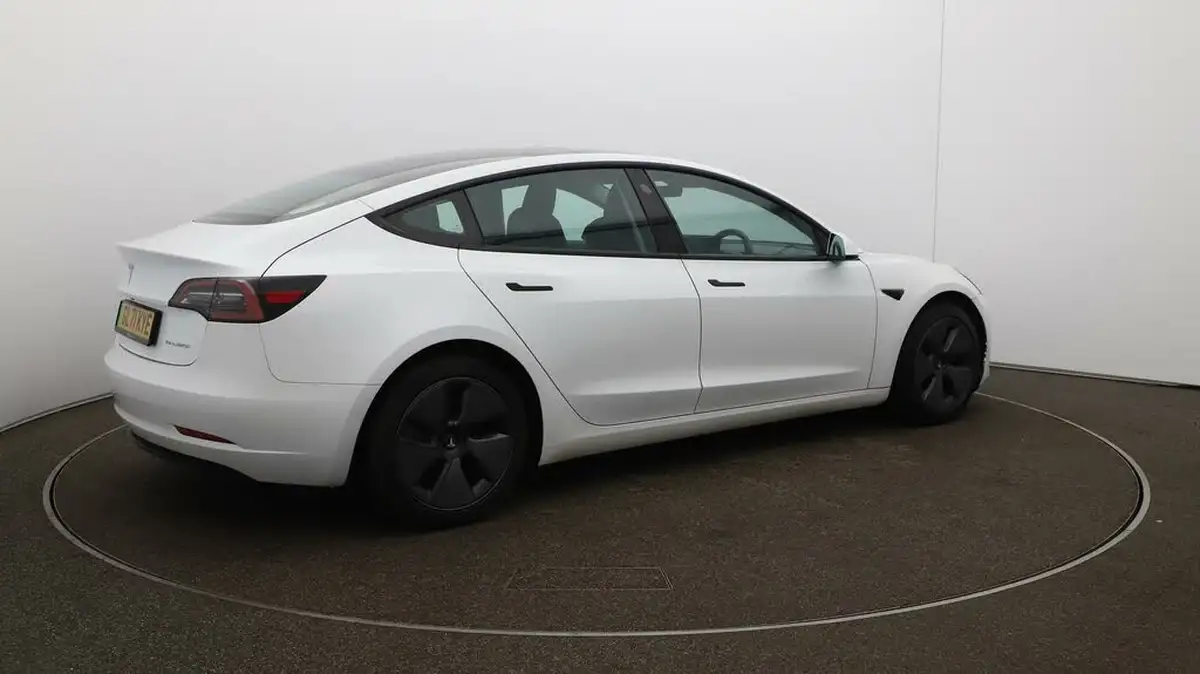 2021-tesla-model-3-e-long-range-awd-big-44