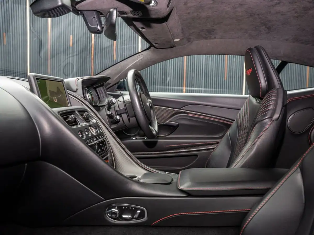 2020-aston-martin-db11-40-v8-503bhp-big-35