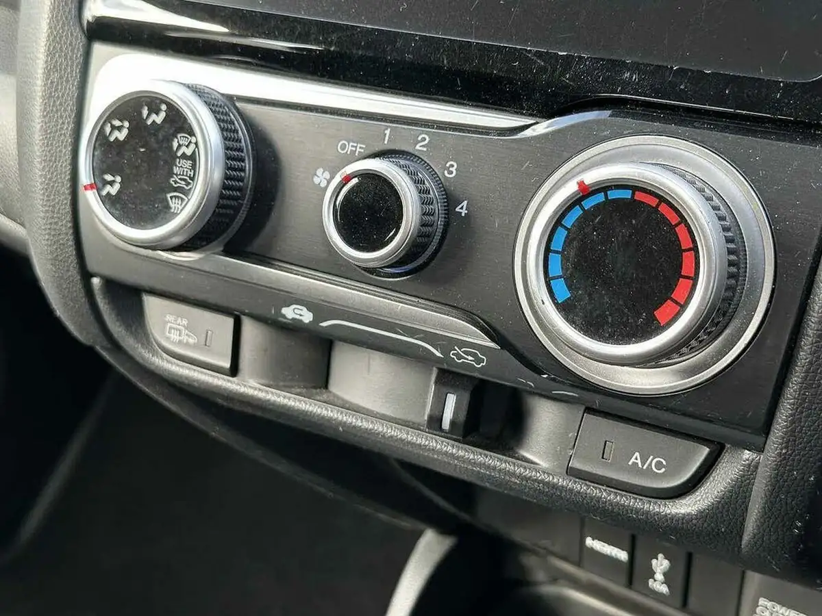 2019-honda-jazz-13-i-vtec-se-cvt-big-33