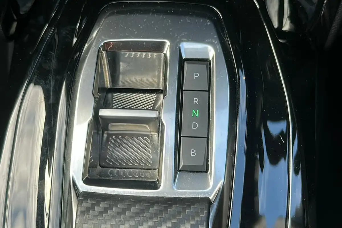 2021-peugeot-2008-suv-e-gt-big-16