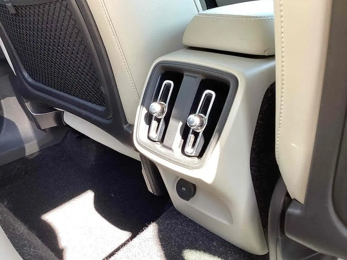2019-volvo-xc40-20-t4-inscription-big-38