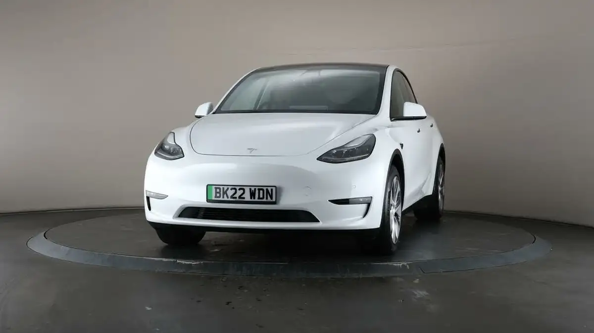 2022-tesla-model-y-e-long-range-big-38