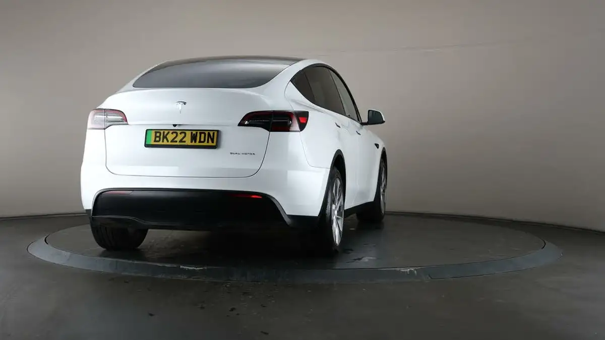 2022-tesla-model-y-e-long-range-big-62