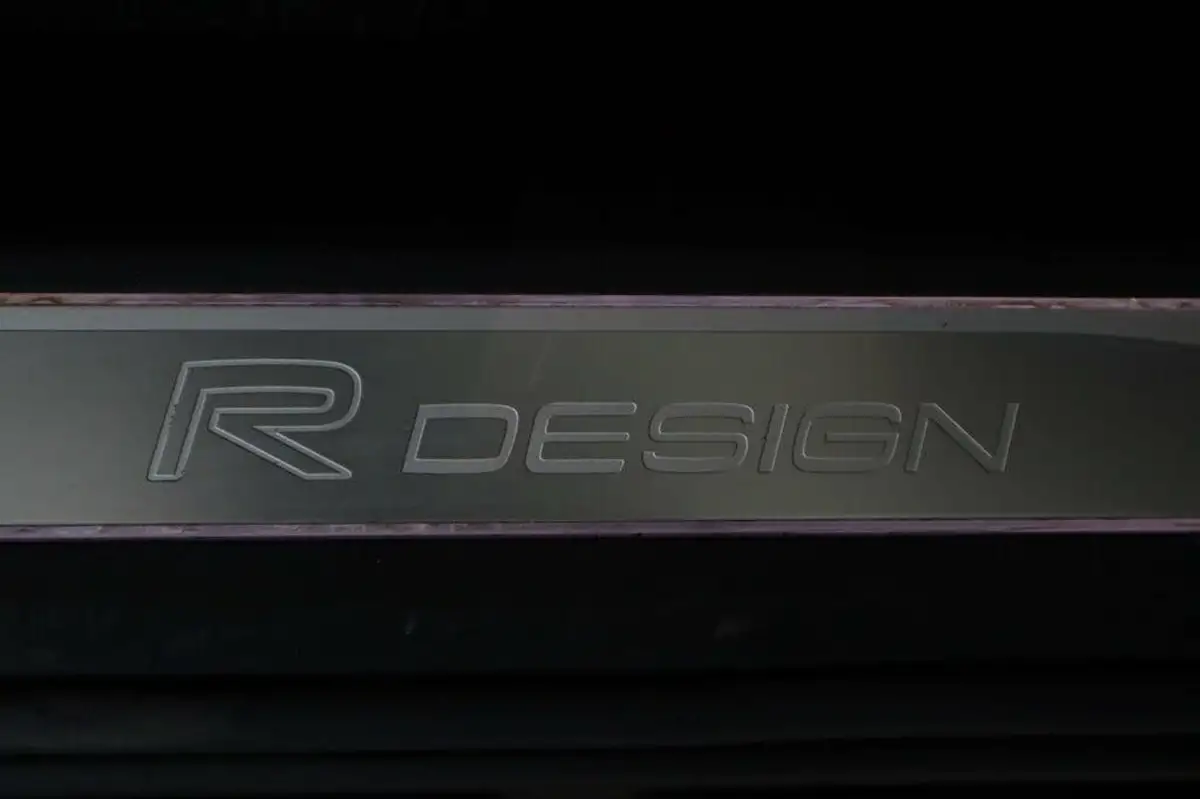 2019-volvo-xc90-20-t8-r-design-pro-390bhp-big-59