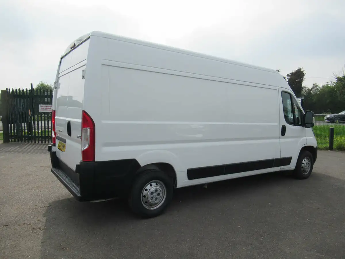 2020-peugeot-boxer-22-bluehdi-professional-335-l3-h2-panel-big-12