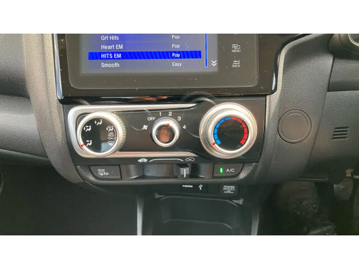 2015-honda-jazz-13-i-vtec-se-big-21