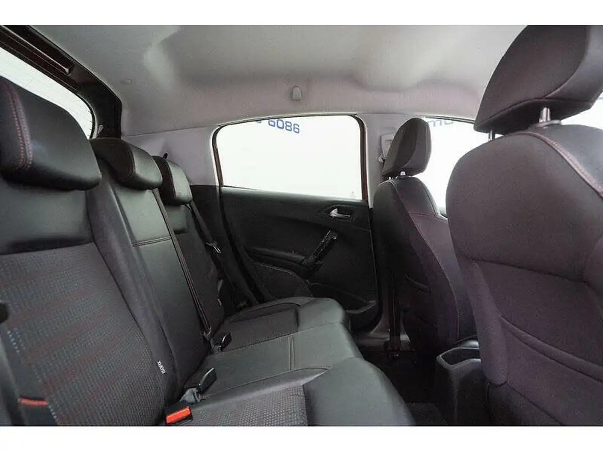 2016-peugeot-208-12-puretech-gt-line-5d-big-42