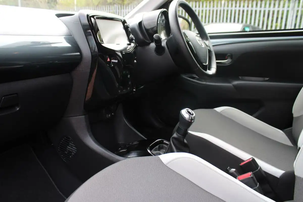 2018-toyota-aygo-10-vvt-i-x-press-71bhp-big-13
