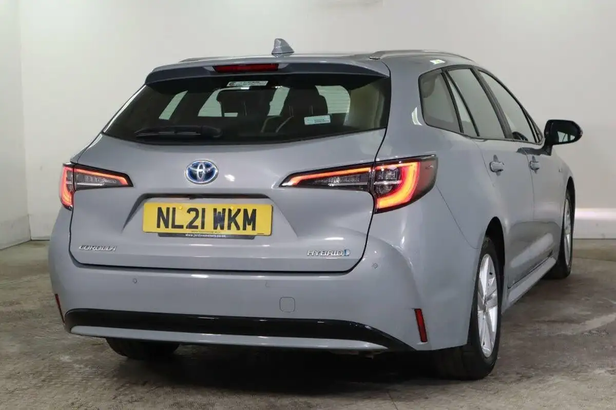 2021-toyota-corolla-18-vvt-i-icon-tech-spare-wheel-touring-sports-5d-big-8