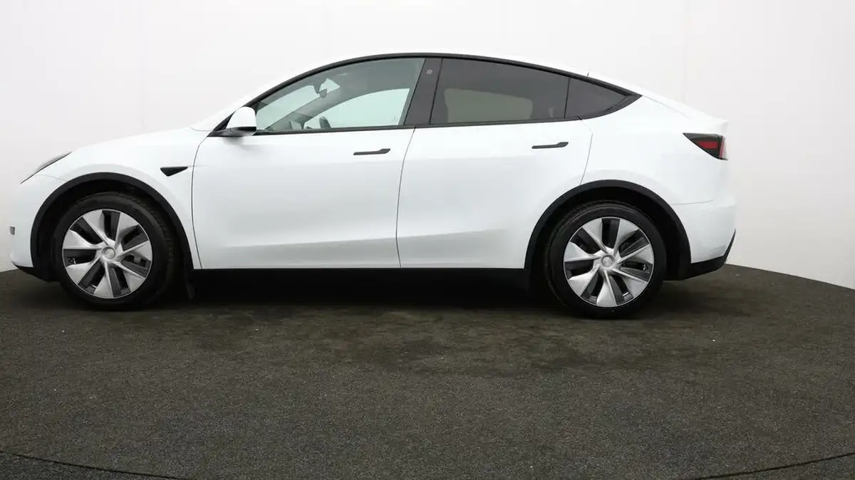 2023-tesla-model-y-e-rwd-big-69