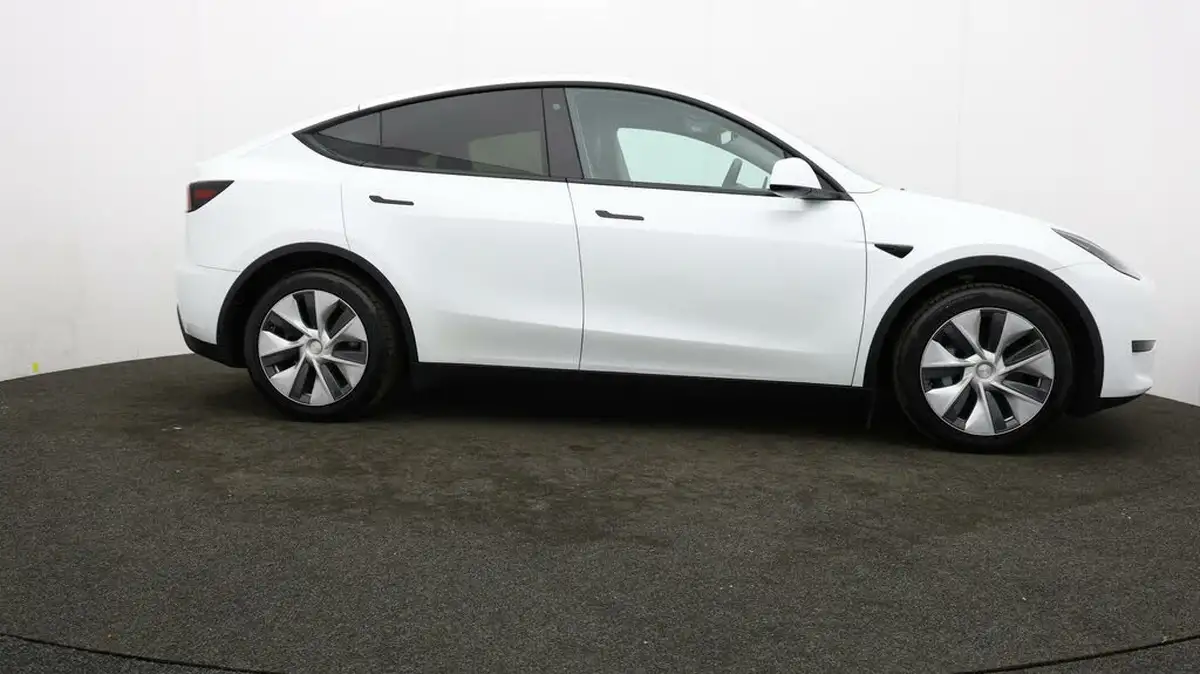 2023-tesla-model-y-e-rwd-big-41