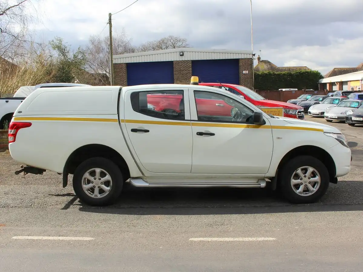 2019-mitsubishi-l200-24di-d-4life-eu6b-double-pickup-big-5