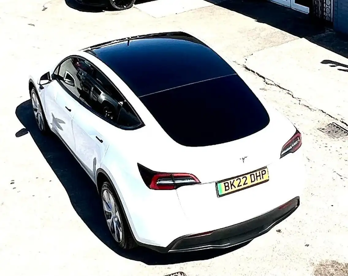 2022-tesla-model-y-e-long-range-big-10