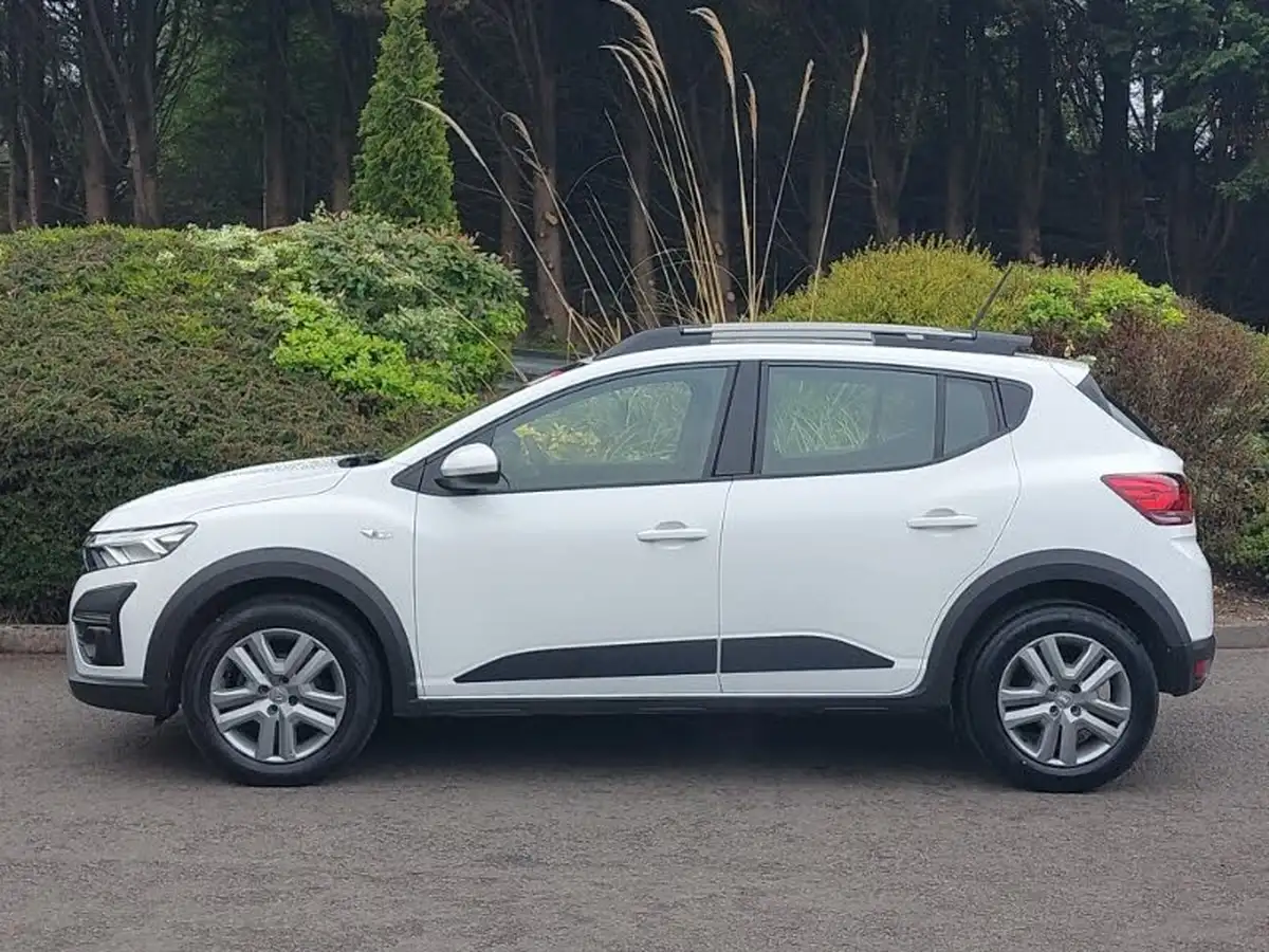 2022-dacia-sandero-stepway-10-tce-comfort-90bhp-big-3