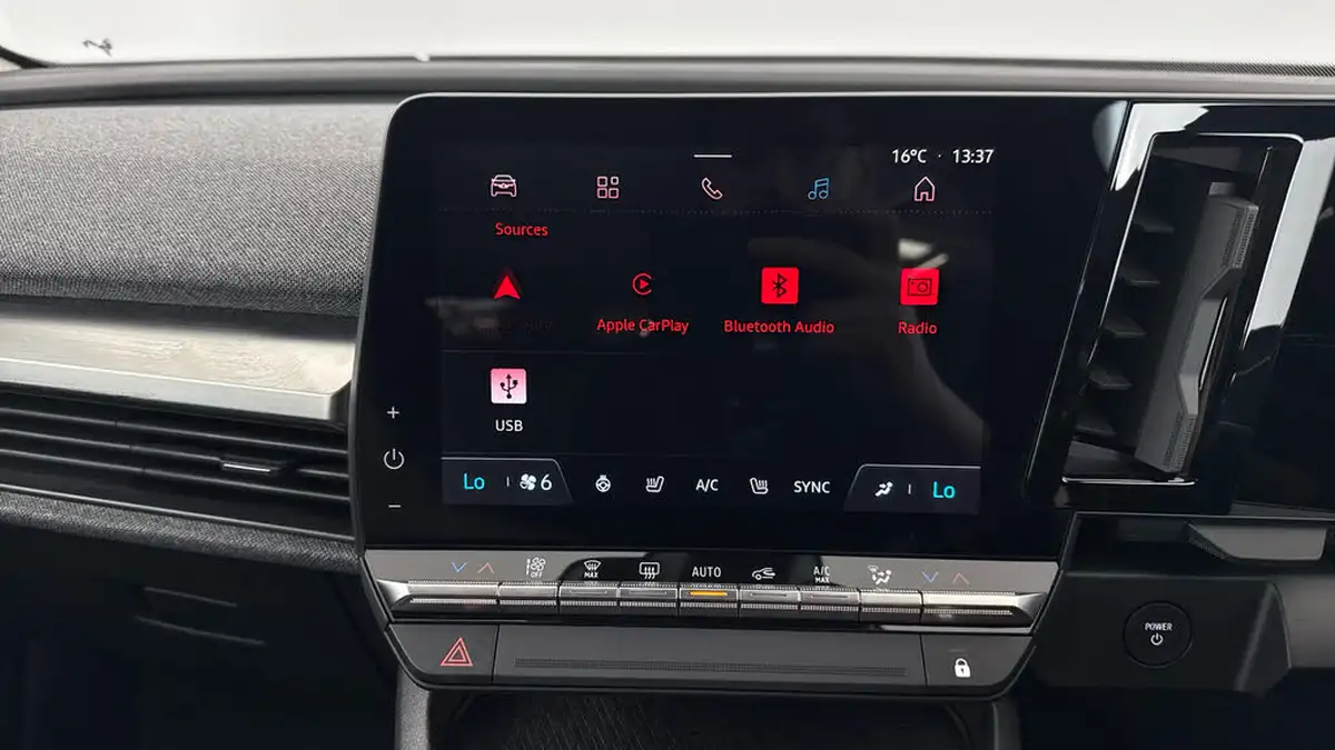 2024-renault-megane-e-tech-e-equilibre-big-15