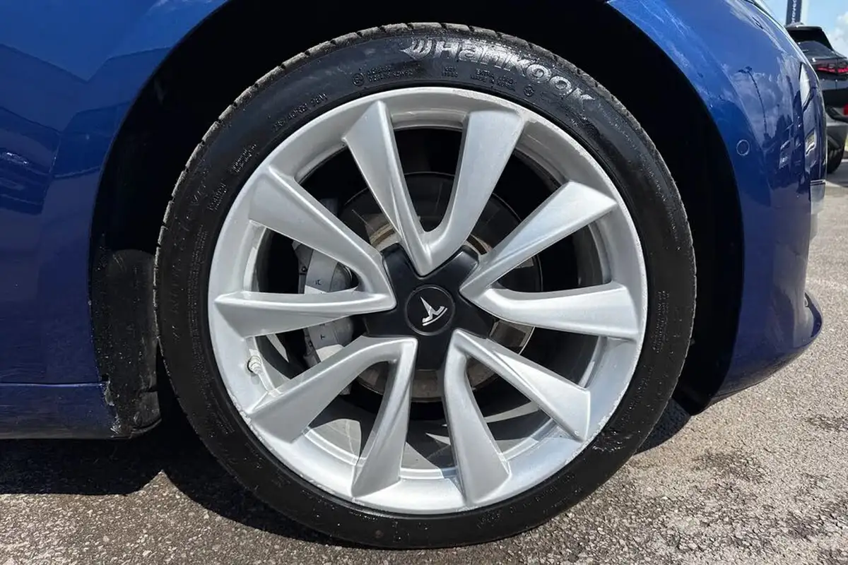 2019-tesla-model-3-e-long-range-4x4-big-9