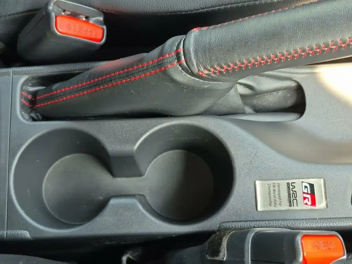 2021-toyota-yaris-16-gr-circuit-pack-big-22