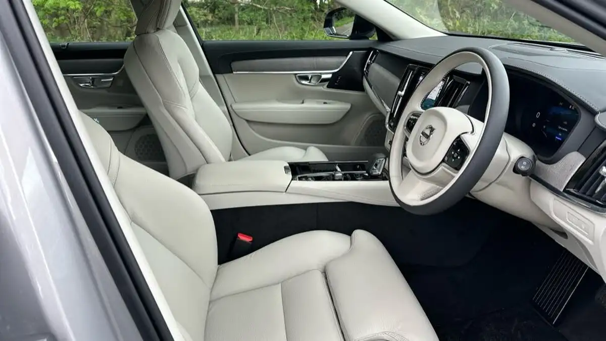 2025-volvo-v90-20-t6-plus-345bhp-dark-big-8