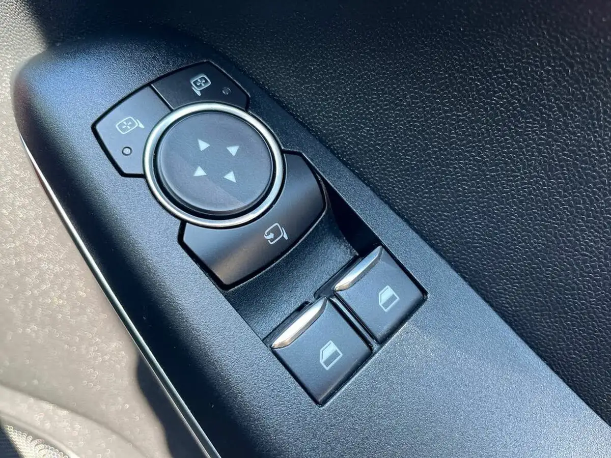 2018-ford-fiesta-10t-titanium-100ps-5d-big-17