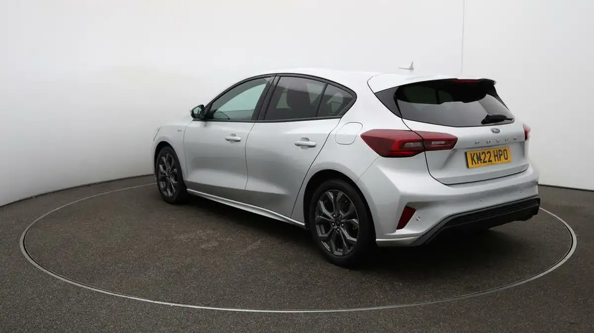 2022-ford-focus-10t-st-line-125ps-hatchback-big-60
