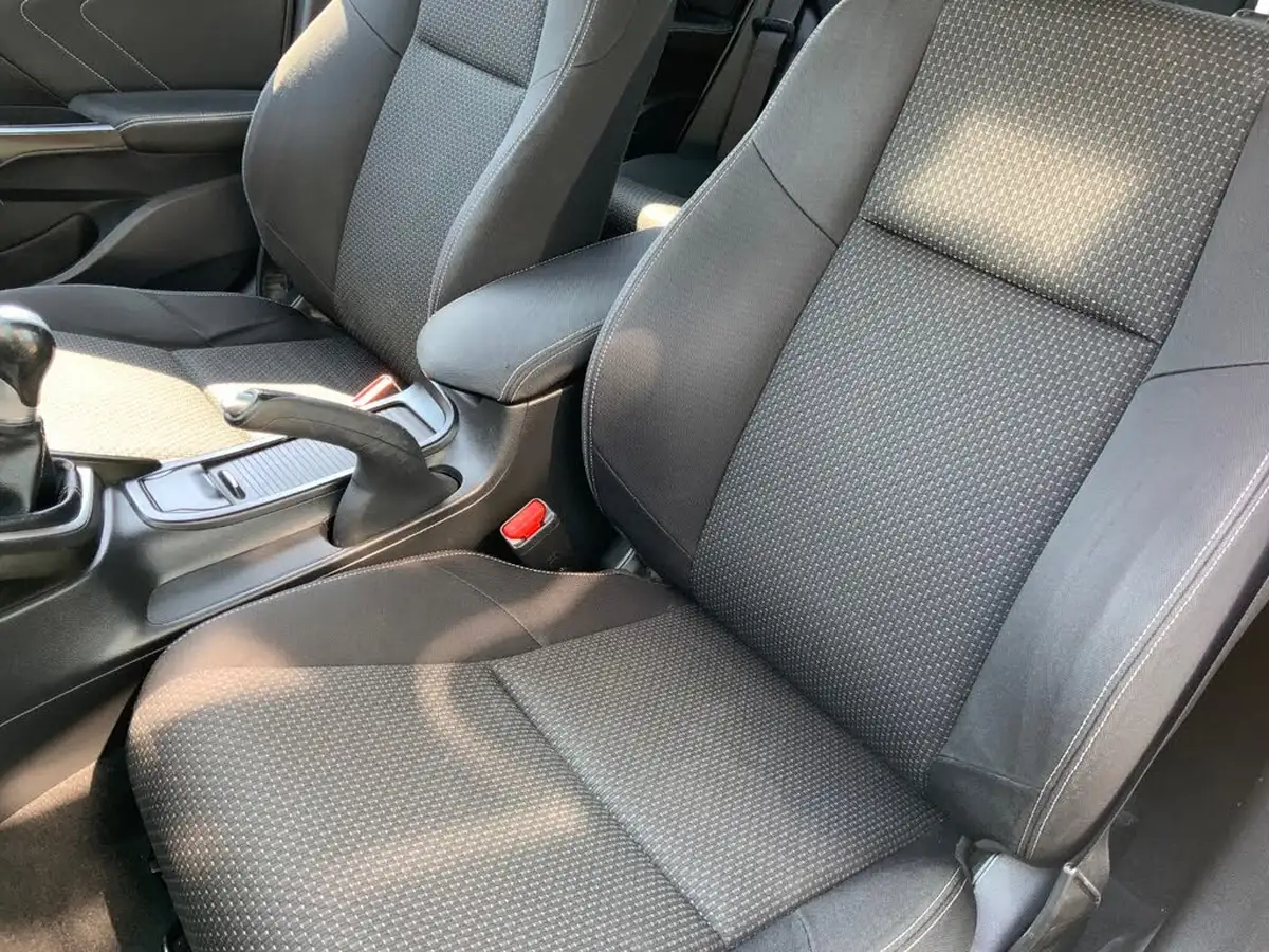 2016-honda-civic-14-i-vtec-se-plus-navi-big-12