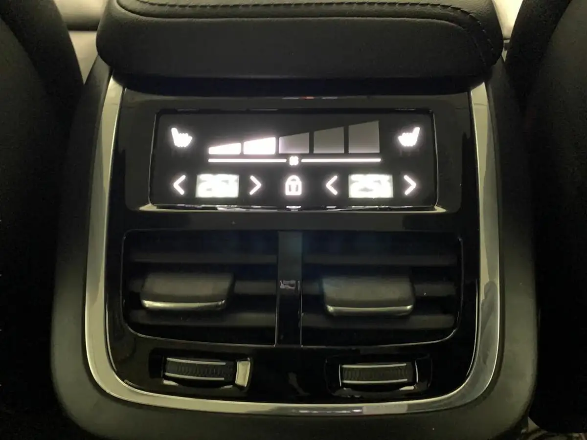 2023-volvo-xc60-20-b5-plus-big-18