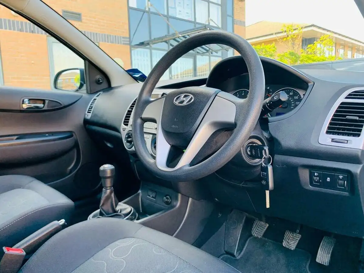 2012-hyundai-i20-12-classic-5d-big-7