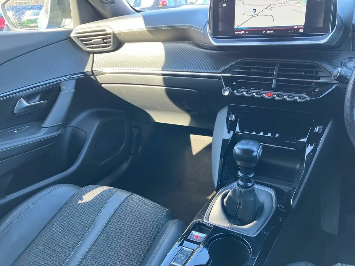 2020-peugeot-2008-suv-12-puretech-gt-line-big-19