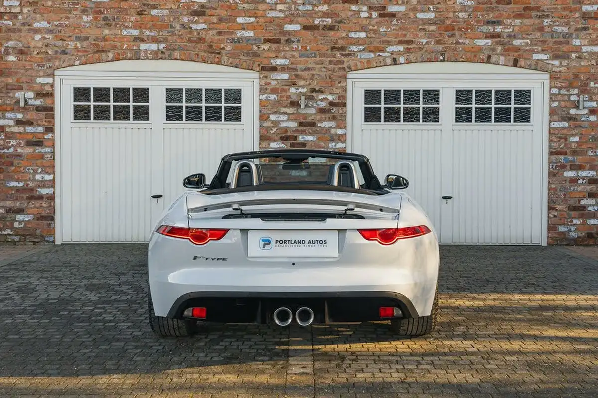 2015-jaguar-f-type-30-convertible-quickshift-big-15