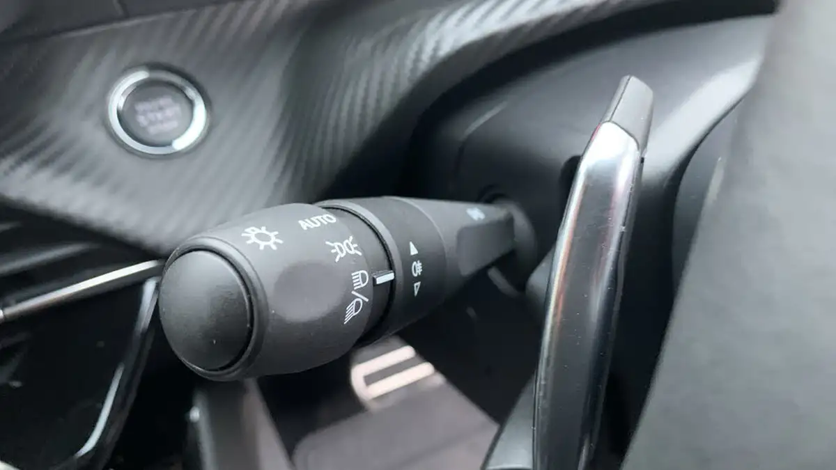 2023-peugeot-208-12-puretech-allure-premium-130ps-eat8-big-26