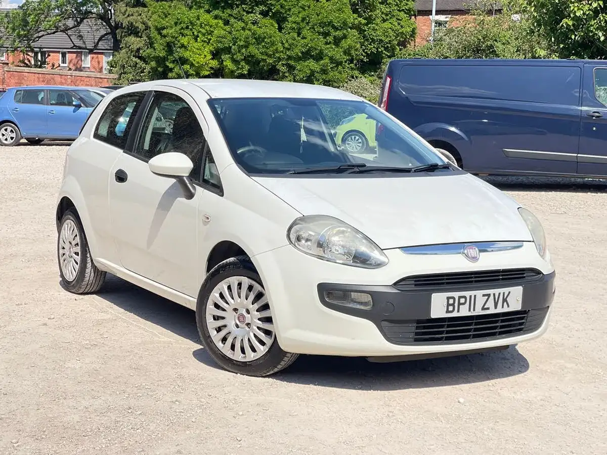 2011-fiat-punto-evo-12-active-3d-big-0